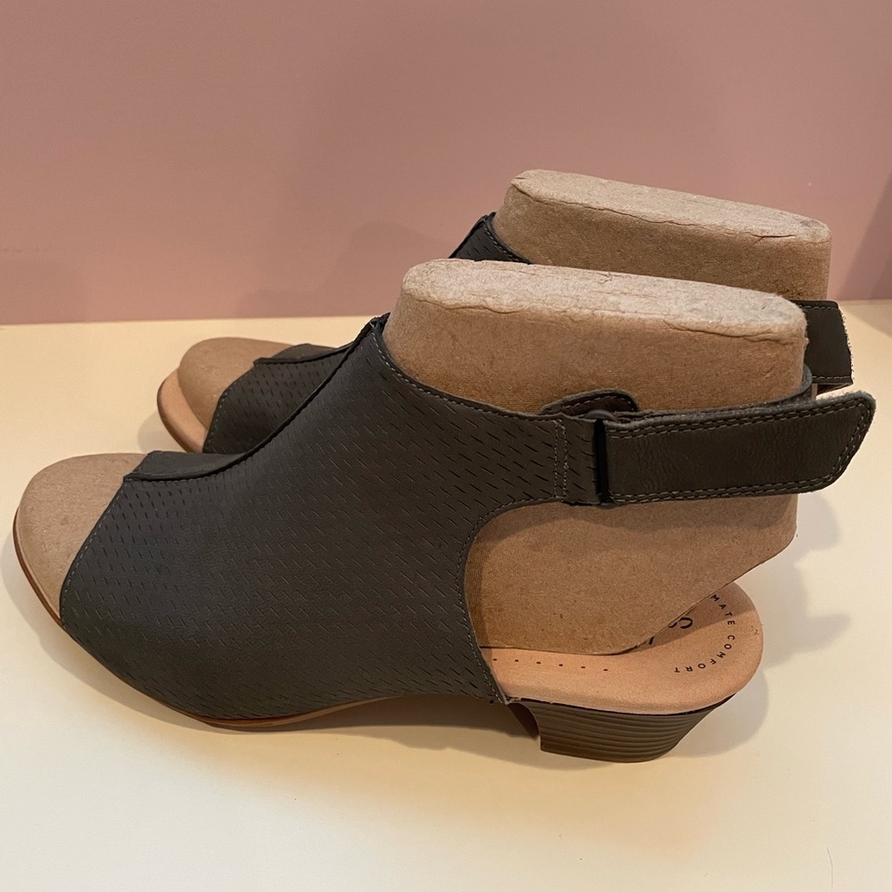 Clarks Grey Nubuck Sandals - Size 11